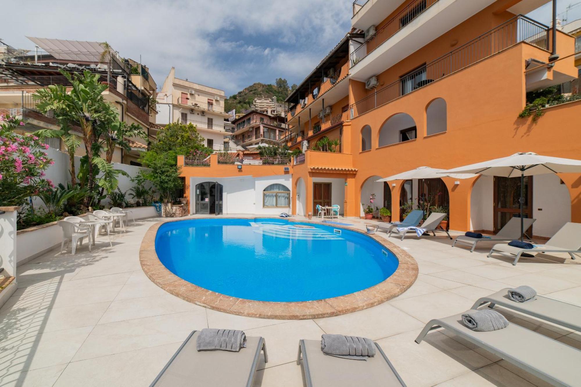 Casa Pertosa Bed and Breakfast Taormina Exteriör bild
